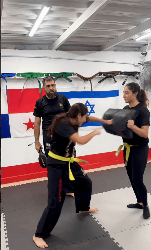 Kids Self defense ES 9 defensa personal niños, defensa personal para niños, artes marciales niños, Krav Maga para niños, clases artes marciales niños, entrenamiento infantil