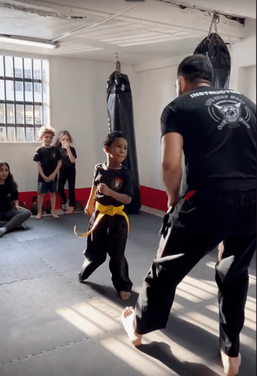 Kids Self defense ES 8 defensa personal niños, defensa personal para niños, artes marciales niños, Krav Maga para niños, clases artes marciales niños, entrenamiento infantil